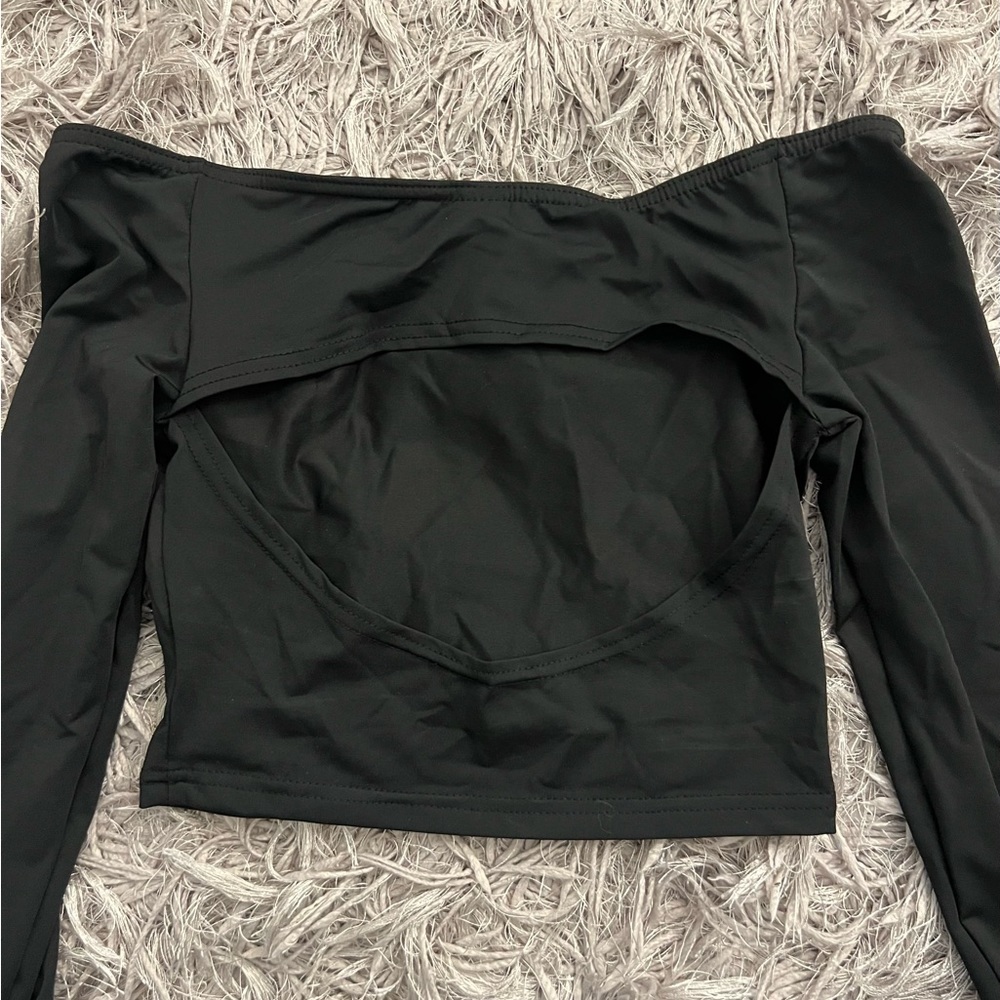 Long sleeve cutout going out top